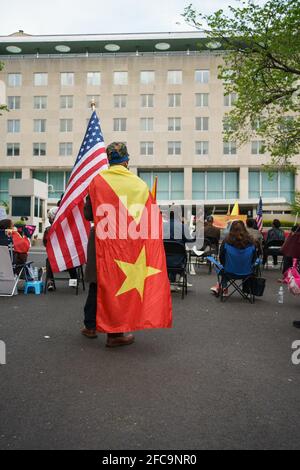 Bellingham, Washington, USA. April 2021. Demonstranten bei einer zweitägigen Aktion vor dem Hauptquartier des US-Außenministeriums in Washington, DC, um sich für eine Intervention der Vereinigten Staaten in die Notlage des Tigray-Volkes einzusetzen, das von äthiopischen und eritreischen Truppen festgenommen, getötet und aus seinem Land vertrieben wird. Quelle: Gregg Brekke/ZUMA Wire/Alamy Live News Stockfoto