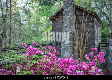 Frühling in der alten Stone Mountain Grist Mill in Atlanta, Georgia's Stone Mountain Park. (USA) Stockfoto