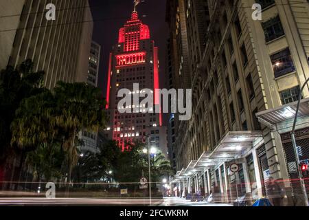 Sao Paulo, Brasilien, 06. Juli 2018: Skyline in der Innenstadt von Sao Paulo, mit den Gebäuden Old Banespa (Altino Arantes), Martinelli und Bank of Brazil, bei Nacht. Stockfoto