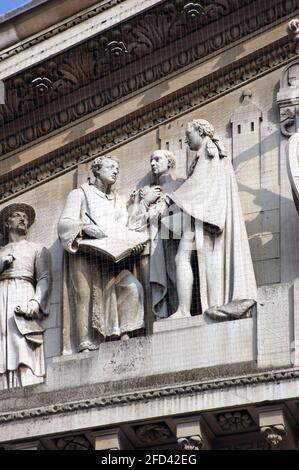 Detail des Frieses von Skulpturen auf dem pedamenta des Royal Exchange Gebäudes im Herzen des City of London Finanzviertels. Die Statuen s Stockfoto