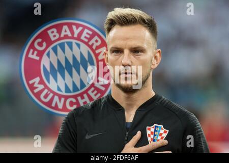 Nischni Nowgorod, Russland. April 2021. FOTOMONTAGE: Bayern wollte offensichtlich Rakitic! Archivfoto; Ivan RAKITIC (CRO) singt die Nationalhymne mit, singt, präsentiert, präsentiert, stellt sich auf, Line-up, Halbportrait, Argentinien (ARG) - Kroatien (CRO) 0: 3, Vorrunde, Gruppe D, Spiel 23, am 21.06 .2018 in Moskau; Fußball-WM 2018 in Russland ab 14.06. - 15. Juli 2018. ÃâAoÃ‚Â weltweite Nutzung Kredit: dpa/Alamy Live News Stockfoto