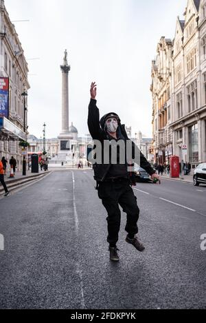 London, Großbritannien. 17 April 2021. „Kill the Bill“-Protest gegen das von der Regierung vorgeschlagene Gesetz für Polizei, Verbrechen, Verurteilung und Gerichte. Stockfoto