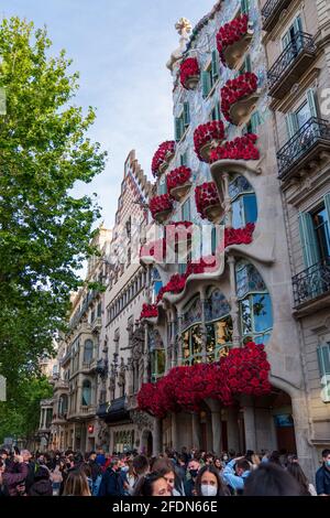 BARCELONA, SPANIEN, 23. APRIL 2021: Casa Batllo in Barcelona, eines der schönsten Häuser am Passeig de Gracia. Vom Architekten Antoni Gaudi. Deko Stockfoto