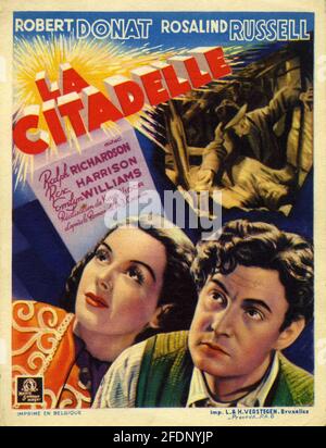 ROBERT DONAT und ROSALIND RUSSELL in DER ZITADELLE 1938 Regisseur KING VIDOR Roman A.J. Cronin Drehbuch Ian Dalrymple Frank Wead und Elizabeth Hill zusätzlicher Dialog Emlyn Williams Produzent Victor Saville Metro Goldwyn Mayer British Studios Stockfoto