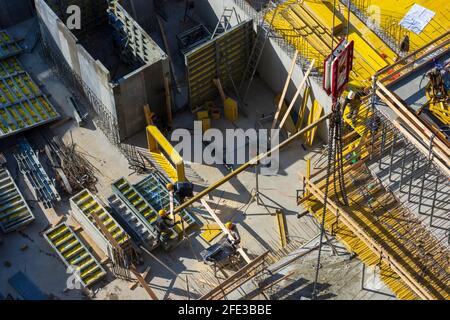 Wien, Wien: Bauarbeiter bauen Schalung für Wände, Baustelle, Projekt 'Donau Flats' im Jahr 22. Donaustadt, Wien, Österreich Stockfoto