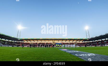 Herning, Dänemark. 22. April 2021. Die Spieler des FC Midtjylland und des FC Kopenhagen stehen vor dem 3F Superliga-Spiel in der MCH Arena in Herning an. (Foto: Gonzales Photo - Morten Kjaer). Stockfoto