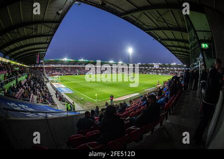 Herning, Dänemark. 22. April 2021. Fußballfans des FC Midtjylland sind wieder in der MCH Arena, um das 3F Superliga-Spiel zwischen dem FC Midtjylland und dem FC Kopenhagen in Herning zu besuchen. (Foto: Gonzales Photo - Morten Kjaer). Stockfoto