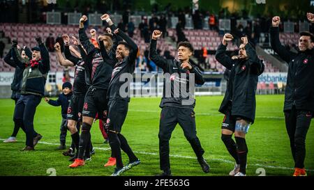 Herning, Dänemark. 22. April 2021. Die Spieler des FC Midtjylland feiern mit den Fans nach dem 3F Superliga-Spiel zwischen dem FC Midtjylland und dem FC Kopenhagen in der MCH Arena in Herning. (Foto: Gonzales Photo - Morten Kjaer). Stockfoto