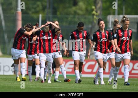 Mialn, Italien. 24. Apr, 2021. Während des Halbfinals des italienischen Pokals, zweites Beinspiel zwischen AC Mailand und FC Internazionale im Sportzentrum Vismara (Mailand), Italien Credit: SPP Sport Press Foto. /Alamy Live News Stockfoto