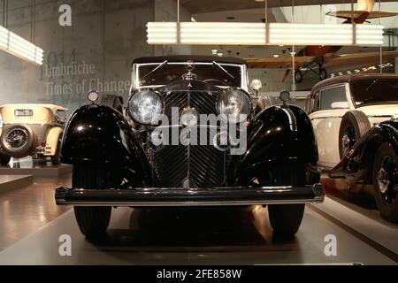 STUTTGART, 10. JUNI 2018: Dauerausstellung des Mercedes-Benz Automobilmuseums. Stockfoto