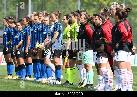 Mialn, Italien. April 2021. Mannschaften nach dem Halbfinale des Italienischen Cups zweites Beinspiel zwischen dem AC Mailand und dem FC Internazionale im Sportzentrum Vismara (Mailand), Italien Credit: SPP Sport Press Foto. /Alamy Live News Stockfoto