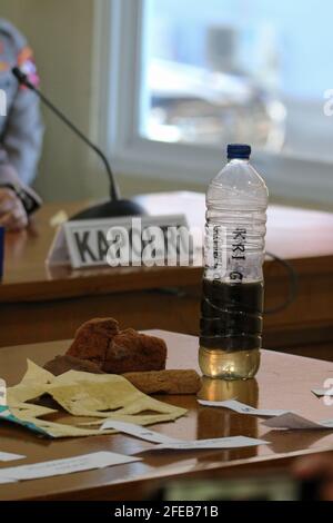 Badung, Bali, Indonesien. April 2021. Trümmer aus dem fehlenden U-Boot gefunden. Eine Pressekonferenz, die aufgrund der Statusanwendung des indonesischen U-Bootes KRI Nanggala 402 auf der Bali Air Force Base stattfand. Das U-Boot der indonesischen Marine mit 53 Personen an Bord hat am 21. April 2020 den Kontakt zum Meer von Bali verloren und erklärt, dass es heute mit der Rückgewinnung von Schutt versenkt wurde. Kredit: Dicky Bisinglasi/ZUMA Wire/Alamy Live Nachrichten Stockfoto