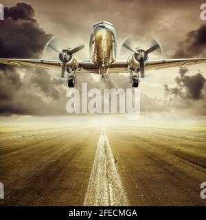 Historische Flugzeuge auf einer Landebahn warten auf den Start Stockfoto