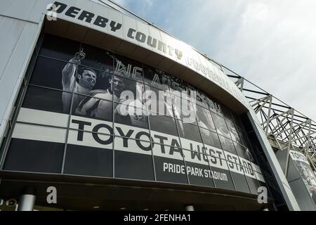 DERBY, ENGLAND. 24. APRIL Toyota West Stand of Pride Park Stadium während des Sky Bet Championship Spiels zwischen Derby County und Birmingham City im Pride Park, Derby am Samstag, 24. April 2021. (Kredit: Jon Hobley, Mi News) Kredit: MI Nachrichten & Sport /Alamy Live News Stockfoto