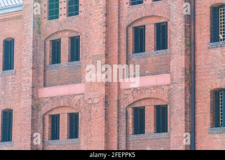 Wunderschönes Außengebäude und Architektur des Backsteinlagerhauses in yokohama Stadt japan Stockfoto