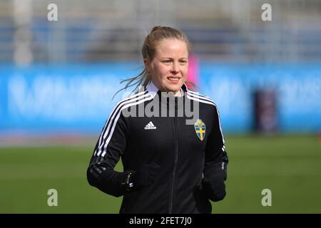 Assistentin Josefine Bastas vor dem Spiel in der Schwedischen Liga OBOS Damallsvenskan am 24. April 2021 zwischen AIK und Linkopings FC bei Skytteholms IP in Stockholm, Schweden Stockfoto