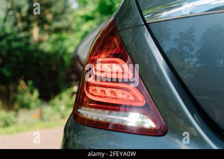 Moderne Auto LED-Rückleuchten auf Luxus-Auto Stockfoto