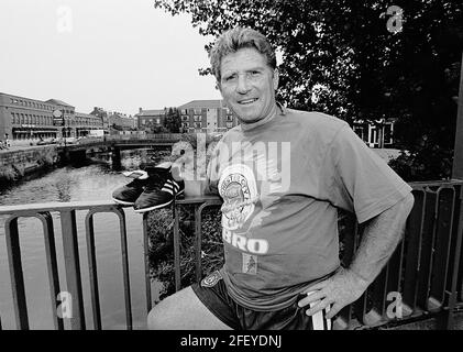 Alan Ball fotografierte in Irland während einer Pause vom Vorsaison-Training mit seinem Team in Manchester City für die erste Saison 95/96, in der sie abgestiegen werden sollten. Stockfoto