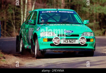 Wash & Go gesponsert Hendy Ford Motorsport Escort Cosworth auf Rallye-Bühne im Avon Park 1993. Stockfoto