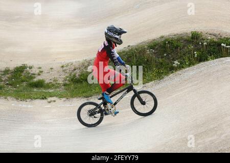 Verona, Italien. April 2021. 2018 Weltmeisterin Laura Smulders aus den Niederlanden beim Training am 24. April vor dem 1. Lauf des UEC BMX European Cup in Verona (Italien) Quelle: Mickael Chavet/Alamy Live News Stockfoto