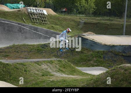 Verona, Italien. April 2021. Amtierender Weltmeister Twan van Gendt aus den Niederlanden beim Training vor dem 1. Lauf des UEC BMX European Cup in Verona (Italien) Quelle: Mickael Chavet/Alamy Live News Stockfoto