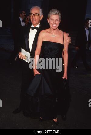Harry Morgan und Barbara Bushman März 1988 Credit: Ralph Dominguez/MediaPunch Stockfoto