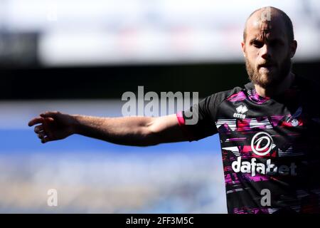 London, Großbritannien. 24. April 2021; Kiyan Prince Foundation Stadium, London, England; English Football League Championship Football, Queen Park Rangers gegen Norwich; Teemu Pukki von Norwich City Stockfoto