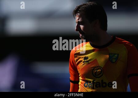 London, Großbritannien. 24. April 2021; Kiyan Prince Foundation Stadium, London, England; English Football League Championship Football, Queen Park Rangers gegen Norwich; Tim Krul von Norwich City Stockfoto