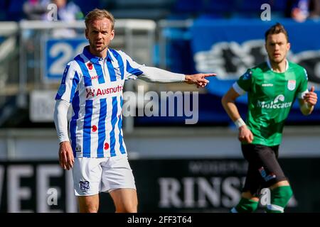 Heerenveen, Niederlande. April 2021. HEERENVEEN, NIEDERLANDE - 24. APRIL: Siem de Jong vom SC Heerenveen während des niederländischen Eredivisie-Spiels zwischen SC Heerenveen und PEC Zwolle am 24. April 2021 im Abe Lenstra Stadion in Heerenveen, Niederlande (Foto: Henk Jan Dijks/Orange Picles) Credit: Orange Pics BV/Alamy Live News Stockfoto