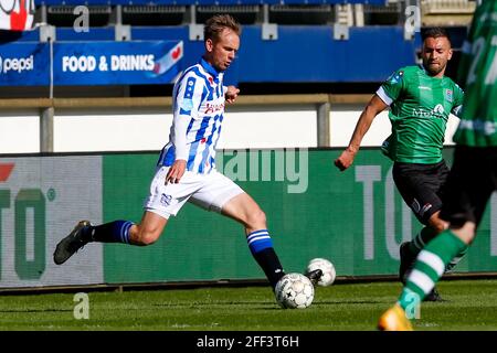 Heerenveen, Niederlande. April 2021. HEERENVEEN, NIEDERLANDE - 24. APRIL: Siem de Jong vom SC Heerenveen während des niederländischen Eredivisie-Spiels zwischen SC Heerenveen und PEC Zwolle am 24. April 2021 im Abe Lenstra Stadion in Heerenveen, Niederlande (Foto: Henk Jan Dijks/Orange Picles) Credit: Orange Pics BV/Alamy Live News Stockfoto