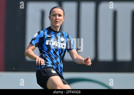 Mialn, Italien. April 2021. Eva Bartonova (#6 Inter) während des Halbfinals des Italienischen Cups, dem zweiten Beinspiel zwischen dem AC Mailand und dem FC Internazionale im Sportzentrum Vismara (Mailand), Italien Quelle: SPP Sport Pressefoto. /Alamy Live News Stockfoto