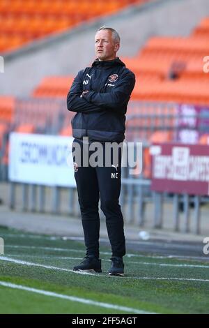 Bloomfield Road, Blackpool, Großbritannien. April 2021. Neil Critchley Manager von Blackpool während des Spiels Blackpool gegen Shrewsbury Sky Bet League One 2020/21 Bloomfield Road, Blackpool, England - 24. April 2021 Credit: Arthur Haigh/Alamy Live News Stockfoto