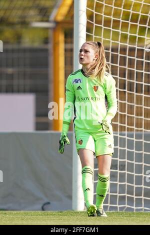 Lugano, Schweiz. April 2021. 24.04.2021, Lugano, Stadio Comunale Cornaredo, Finale 1/4 - Schweizer Cup-Frauen: FC Lugano Femminile - FC Basel 1893, Torwart Michele Tschudin (Basel) in Aktion (Schweiz/Kroatien OUT) Quelle: SPP Sport Pressefoto. /Alamy Live News Stockfoto