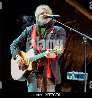 Ottawa, Kanada - 12. Dezember 2009 Tom Cochrane tritt beim Olympischen Fackellauf und bei der Weihnachtsfeier über Kanada in Vorbereitung auf die auf Stockfoto