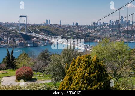 Die Fatih Sultan Mehmet Brücke in Istanbul, Türkei Stockfoto