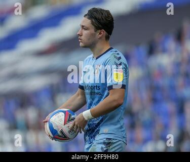 Birmingham, Großbritannien. April 2021. Callum OHare #11 von Coventry City in Birmingham, Vereinigtes Königreich am 4/24/2021. (Foto von Simon Bissett/News Images/Sipa USA) Quelle: SIPA USA/Alamy Live News Stockfoto