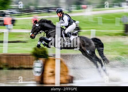 Lexington, KY, USA. April 2021. 24. April 2021: EMA Klugman startet in der Cross Country Phase des Land Rover 5* 3-Day Events an Bord von Bendigo im Kentucky Horse Park in Lexington, Kentucky. Scott Serio/Eclipse Sportswire/CSM/Alamy Live News Stockfoto