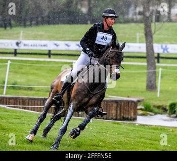 Lexington, KY, USA. April 2021. 24. April 2021: Jesse Campbell startet in der Cross Country Phase des 5-Tage-Events Land Rover 3* an Bord von Diachello im Kentucky Horse Park in Lexington, Kentucky. Scott Serio/Eclipse Sportswire/CSM/Alamy Live News Stockfoto