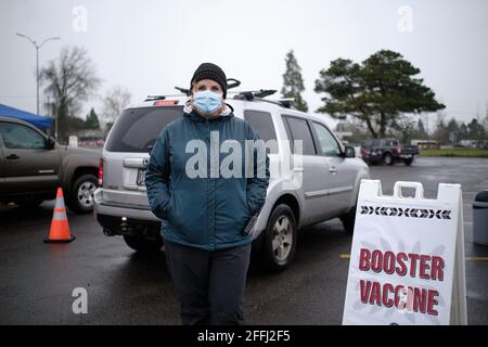 Salem, USA. März 2021. Cherity Bloom-Miller, Direktor für klinische Dienstleistungen, überwacht die Operationen an einer temporären COVID-19-Impfstelle, die von der Siletz Community Health Clinic für Stammesmitglieder und ihre Familien am 5. März 2021 in Salem, Oregon, organisiert wurde. (Foto von Alex Milan Tracy/Sipa USA) Quelle: SIPA USA/Alamy Live News Stockfoto