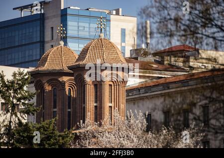 Bukarest, Rumänien - 01. April 2021: Die Kreuzreiche der Kretzulescu-Kirche, die zwischen 1720 und 1722 in Bukarest erbaut wurde. Dieses Bild ist für den Editor Stockfoto