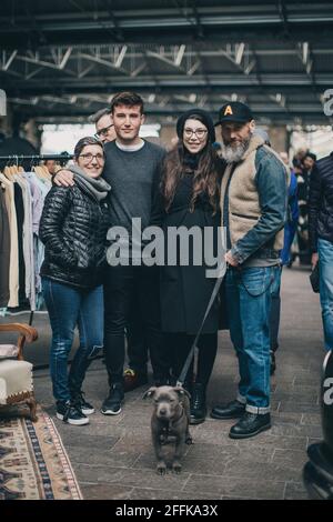 London/UK - 29. April 2018: Classic Car Boot Sale von Vintage. Retro-Festival, wo Menschen verkaufen ihre Vintage-Kleidung und andere Waren aus Schmuck Stockfoto