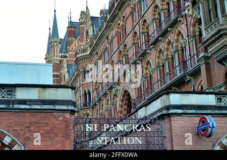 London, England, Vereinigtes Königreich. Außenansicht des Bahnhofs London St. Pancras. Stockfoto