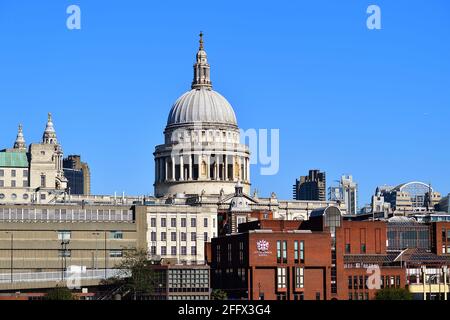 London, England, Vereinigtes Königreich. St. Paul's Cathedral, Sir Christopher Wrens Meisterwerk auf dem Ludgate Hill. Stockfoto