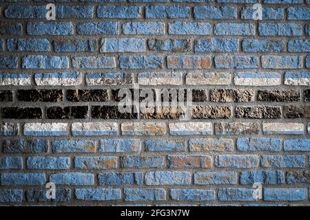 Nationalflagge Botswanas, die in Farbfarben auf einer alten Ziegelwand abgebildet ist. Flaggenbanner auf Backstein Wand Hintergrund. Stockfoto