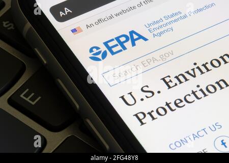 Nahaufnahme der Website der United States Environmental Protection Agency (EPA), die auf einem iPhone zu sehen ist. Stockfoto