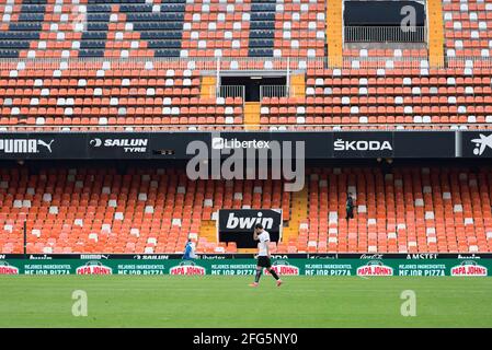 Valencia, Spanien. April 2021. Goncalo Guedes von Valencia CF beim spanischen Fußballspiel La Liga zwischen Valencia und Deportivo Alaves im Mestalla-Stadion (Endstand; Valencia CF 1:1 Deportivo Alaves) (Foto: Xisco Navarro/SOPA Images/Sipa USA) Credit: SIPA USA/Alamy Live News Stockfoto