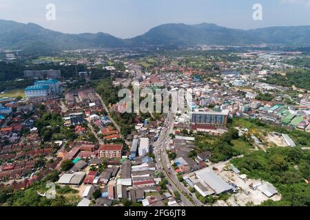 Panoramalandschaft kathu Bezirk Phuket Thailand von der Drohne Kamera Hochwinkelansicht. Stockfoto