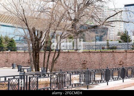 Schöne Aussicht auf Almaty Stadt im Frühling Stockfoto