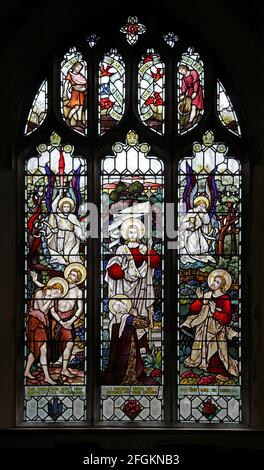 Ein Buntglasfenster von ward und Hughes, das Szenen aus der bibel, der St. Andrew und St. Peter's Church, Blofield, Norfolk zeigt Stockfoto