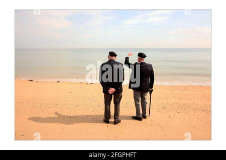 Brittish vetrans bei D Day gedenkfeiern in Colleville - Montgomery (Sword Beach Landing Site) in der Normandie, Frankreich. 5/6/2008 Fotografie von David Sandison The Independent Stockfoto